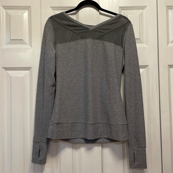 Lululemon Just Breathe Top Women’s 8 Gray Mesh Detailing Workout Gym Long Sleeve - Picture 2 of 4